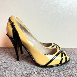 Moschino Womens Black And Tan Patent Leather Peep Toe Heels Pumps Shoes 40.5